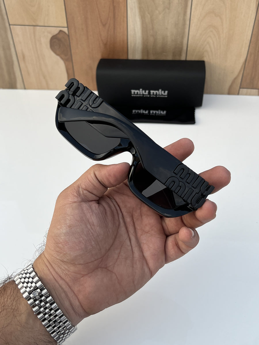 Miu_miu_full_black