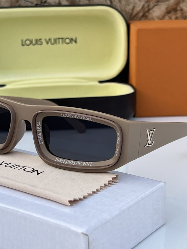 Louis Vuitton_6190_brown