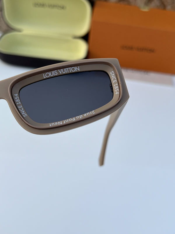 Louis Vuitton_6190_brown