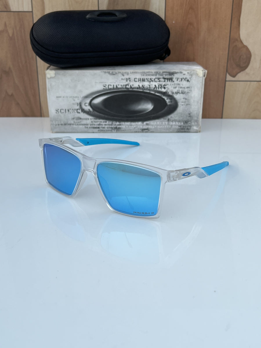 Oakley_4938_white_aqua