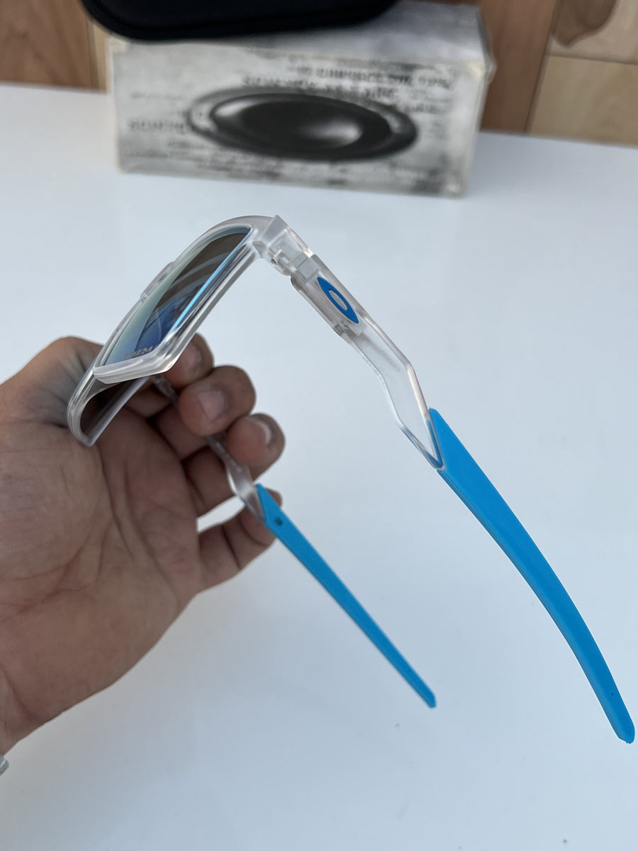 Oakley_4938_white_aqua