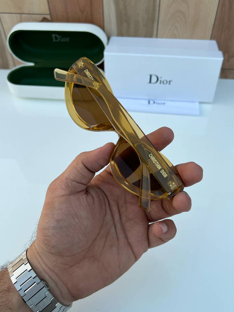 Dior_71558_peach_brown