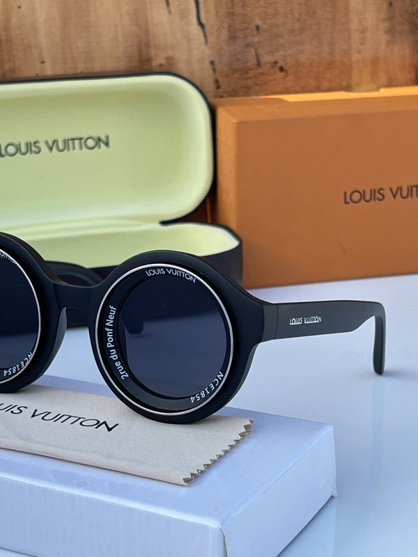 Louis Vuitton_98205_full_black