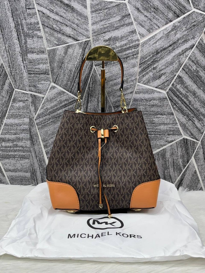 Michael Kors_Bucket_Bag_With_DustCover