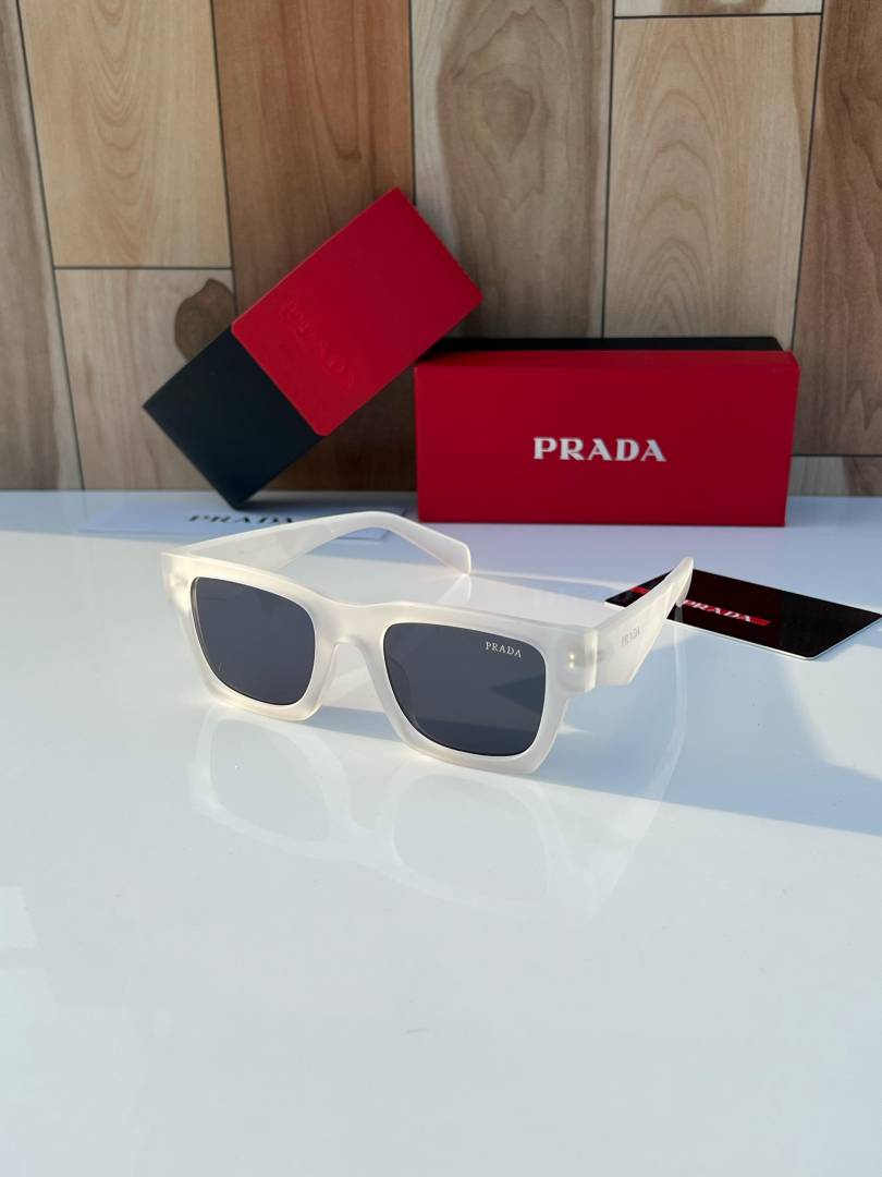 Prada_11_white_black