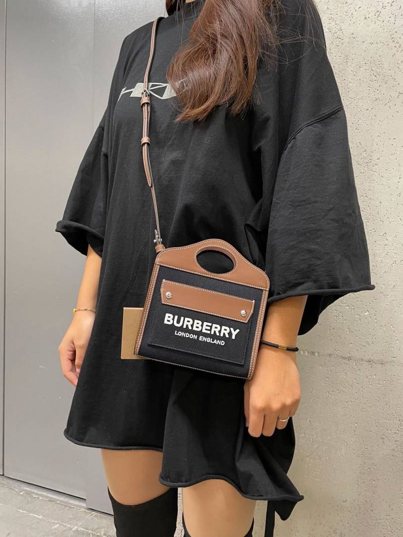 Burberry_Micro_Pocket_Small_Canvas_Tote_With_Magnet_Box