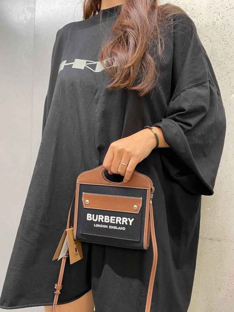 Burberry_Micro_Pocket_Small_Canvas_Tote_With_Magnet_Box
