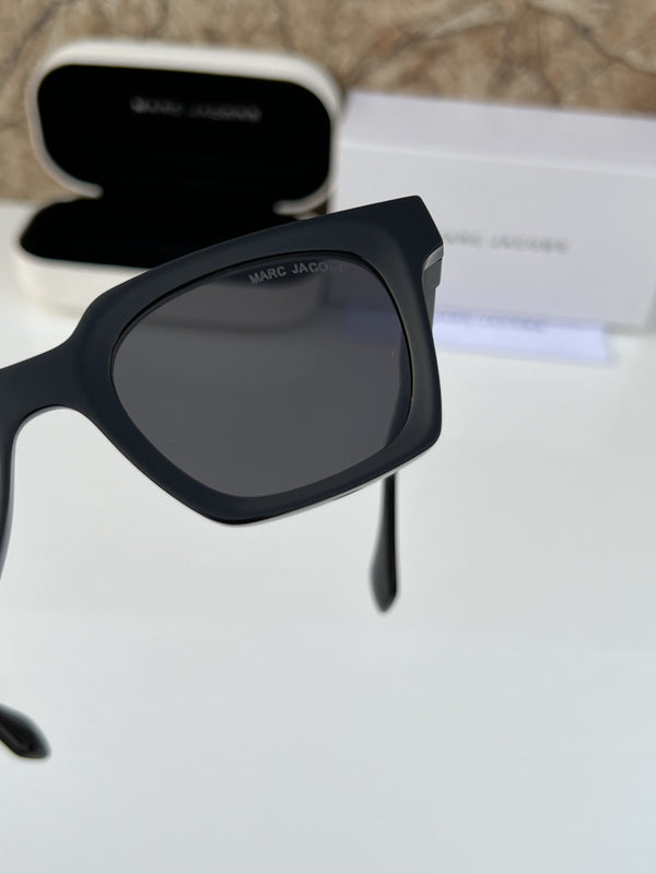 Marc_jacobs_5168_full_black