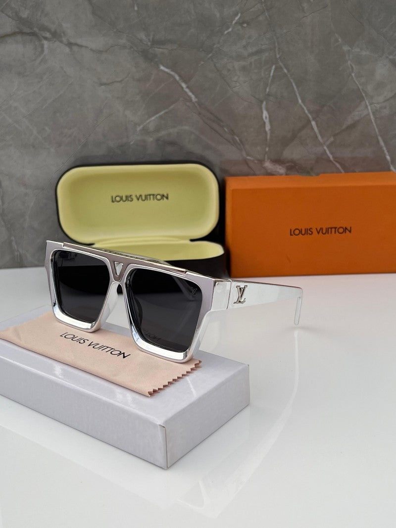 Louis Vuitton_1502_chrome_black