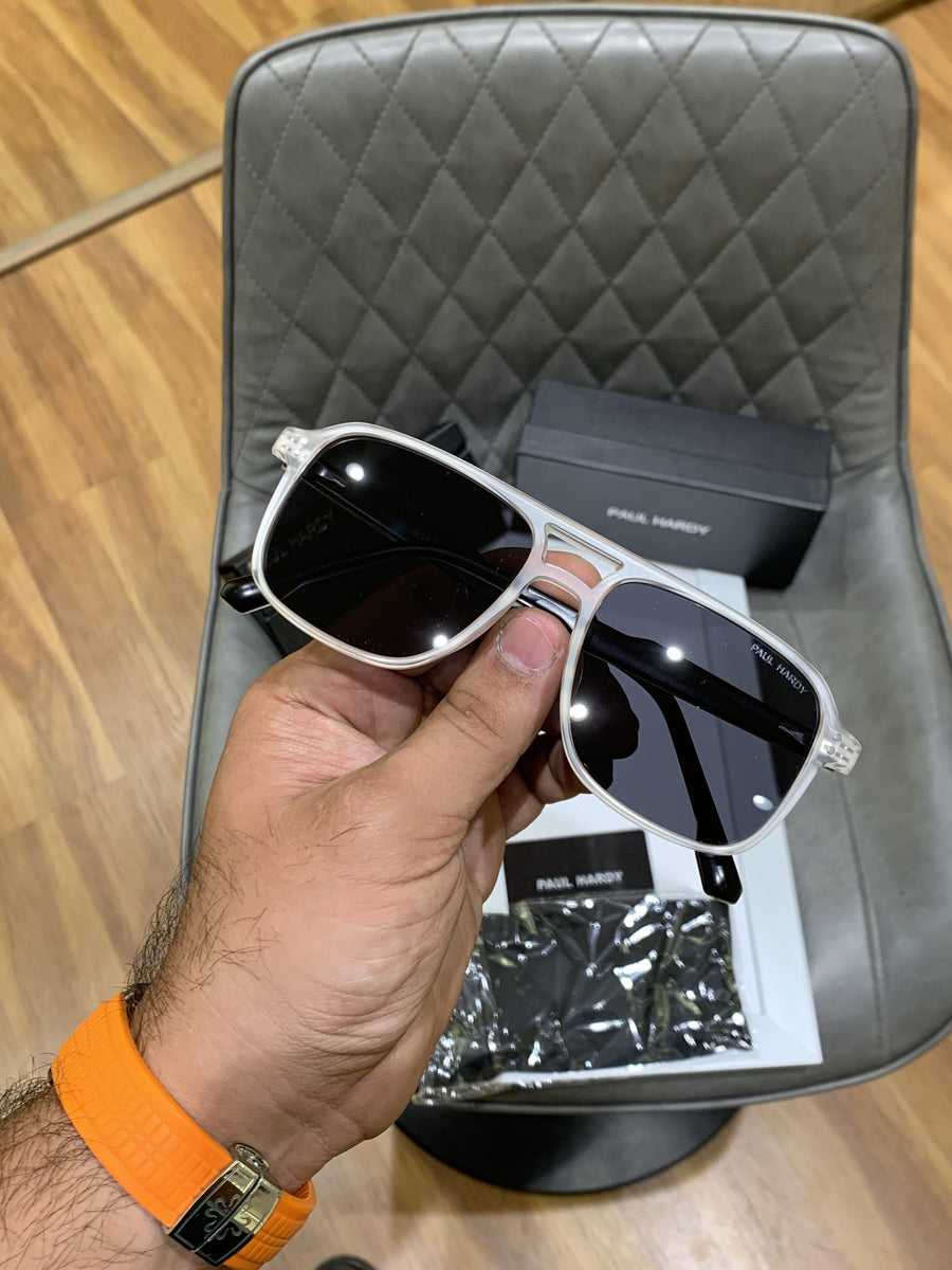 Paul hardy 10047 white black