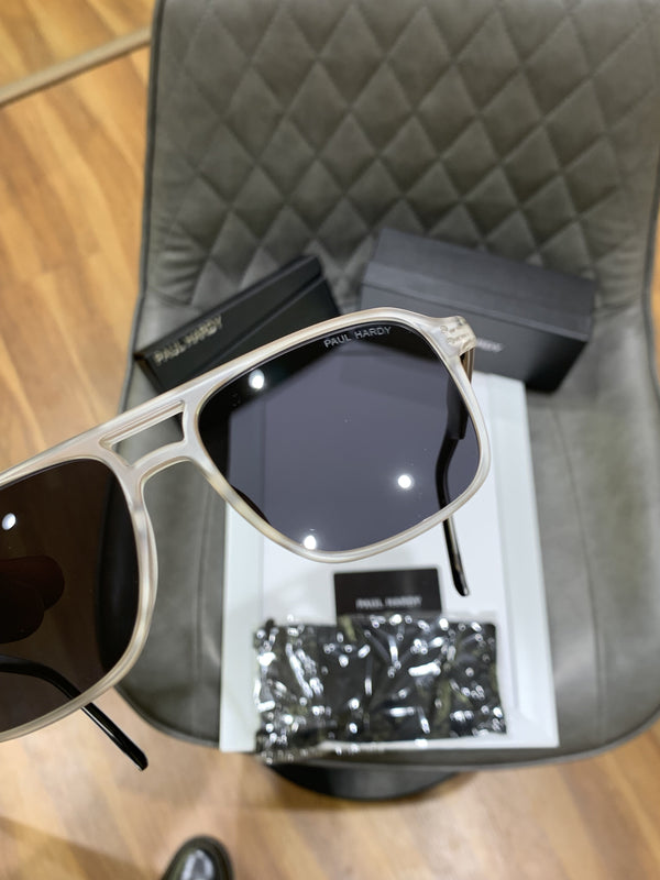 Paul hardy 10047 white black