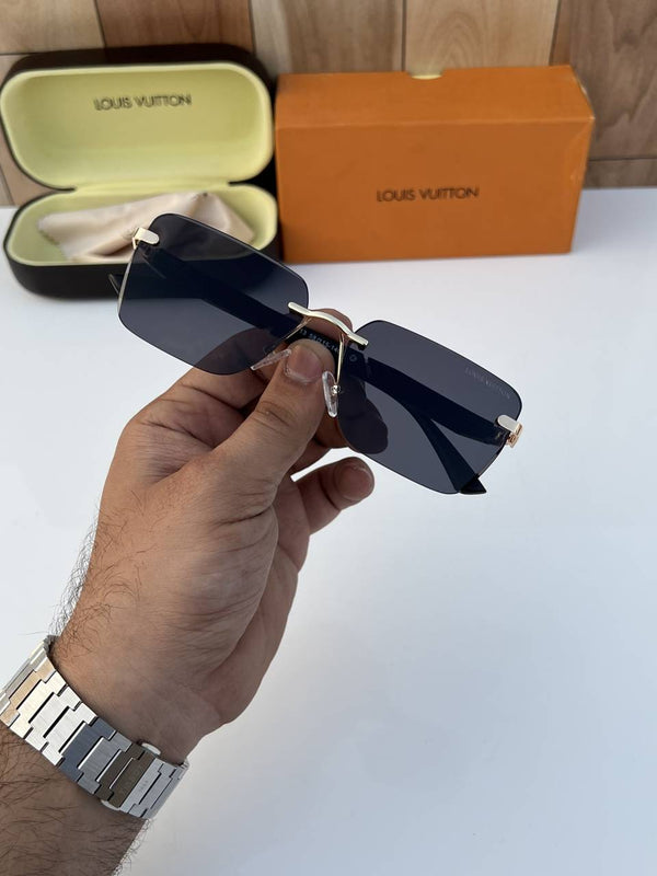 Louis Vuitton_5713_gold_black