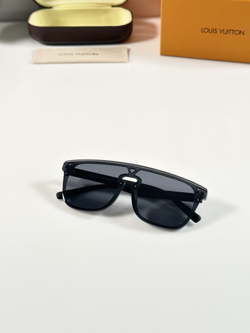 Louis Vuitton_1822_Grey_Black