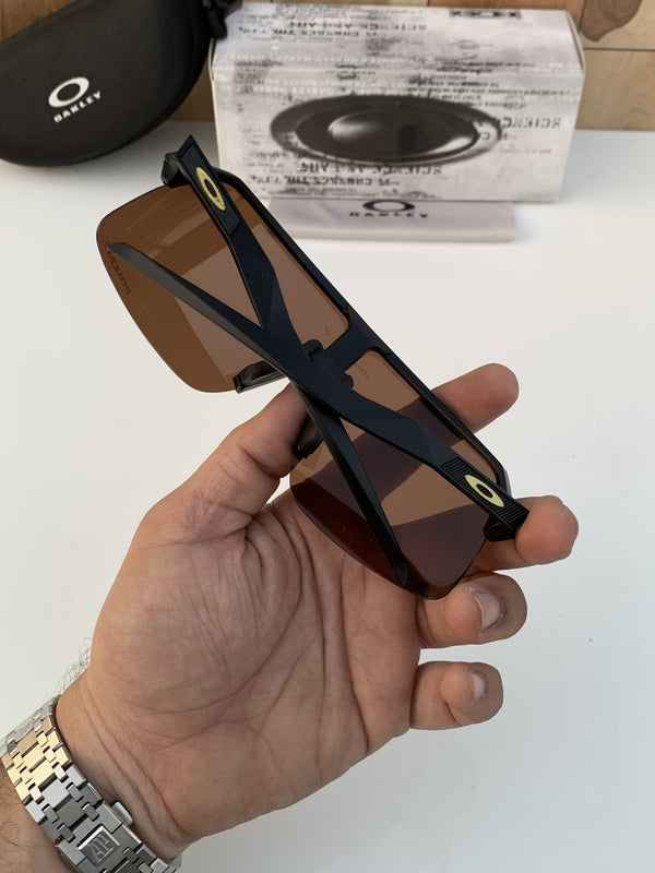Oakley_9463_black_brown