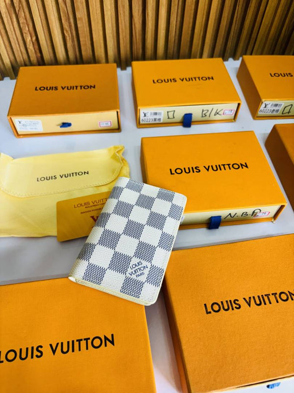 171 LV LOIUS VUTTON WHITE PREMIUM QUALITY CARD HOLDER