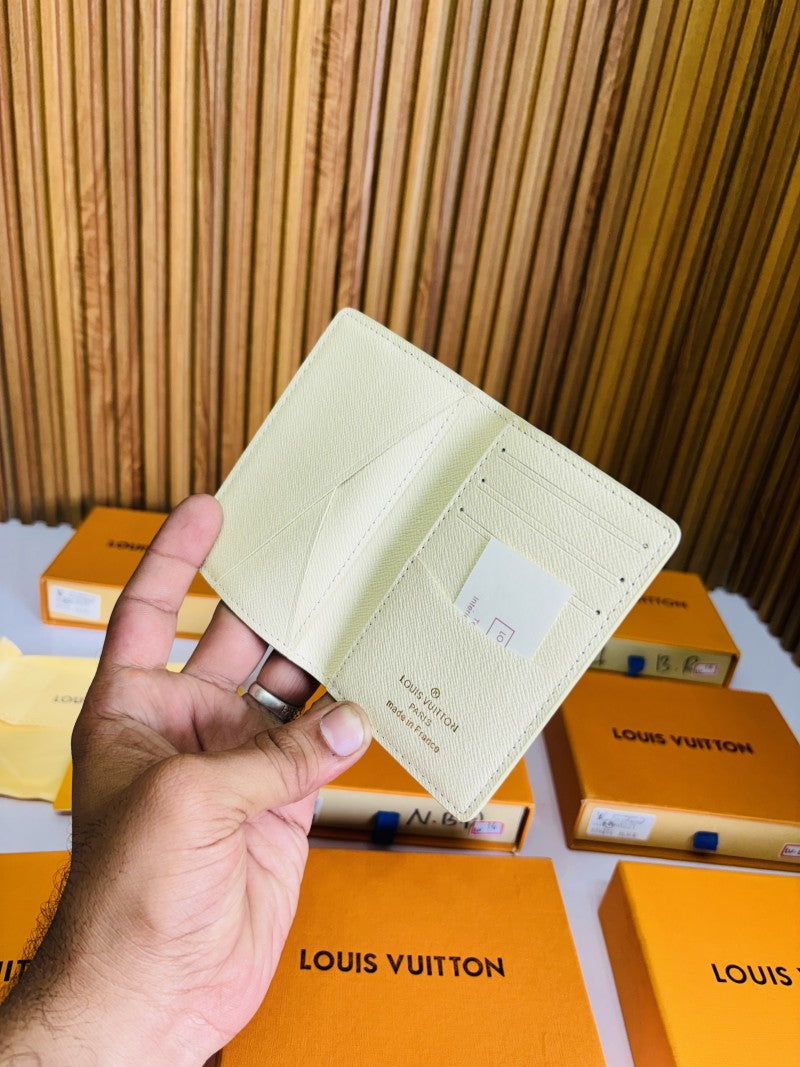 171 LV LOIUS VUTTON WHITE PREMIUM QUALITY CARD HOLDER