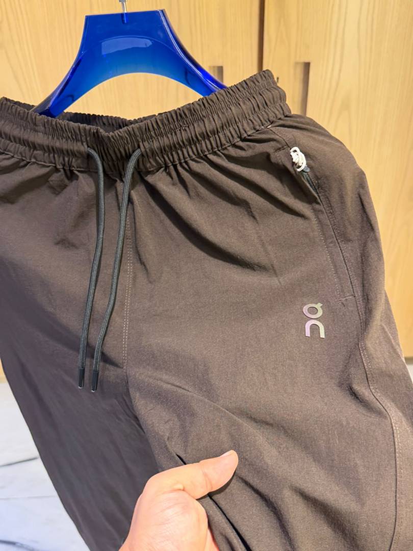 On Cloud IMPORTED STORE ARTICLE TRACK PANT