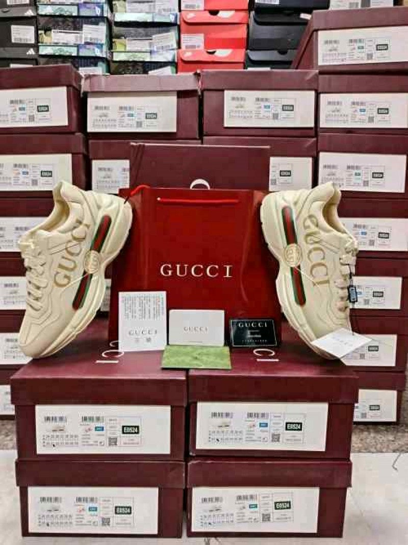 Gucci Rhython Sneakers 425