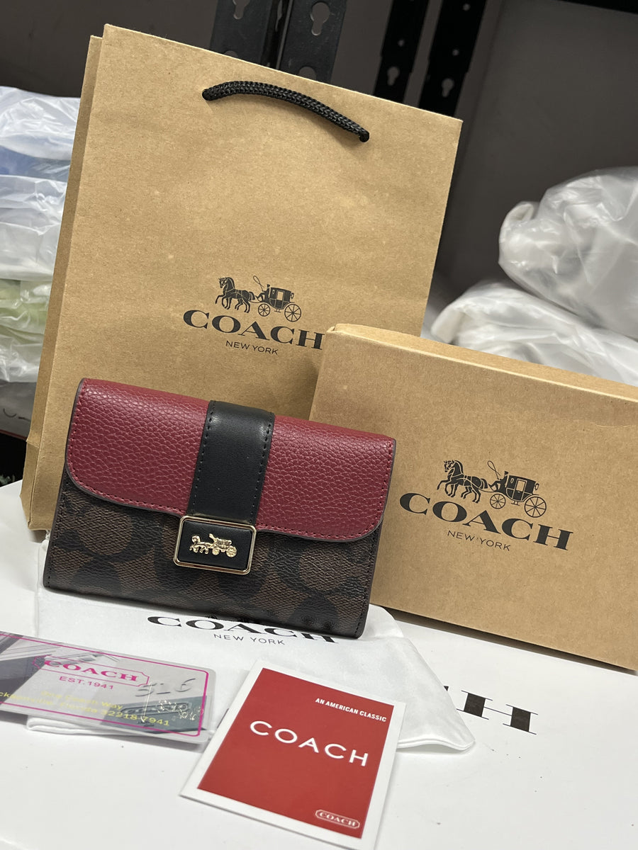 Coach_4-1_grace_premium_wallet_with_originalbox_carryBag