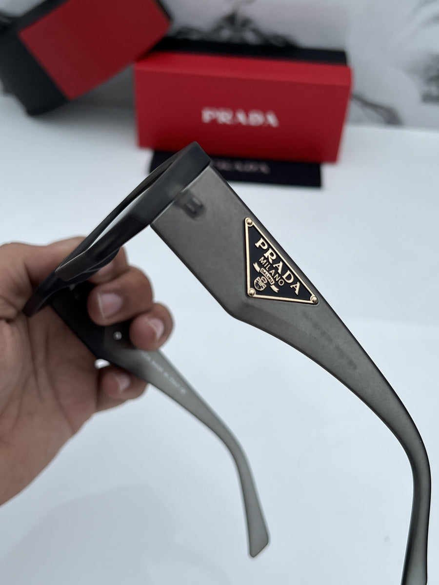 Prada_82_grey_black