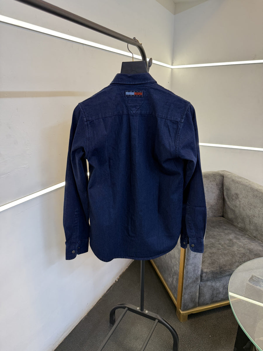 Tommy hilfigar dark blue denim shirt with front pocket and embroidery logo