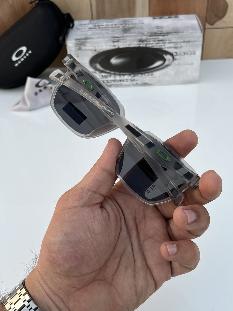Oakley_3385_grey_black