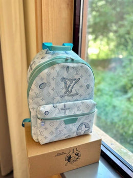 Louis Vuitton_LV M22519 Discovery Premium Monogram Unisex Backpack With Dust Bag (Blue - 626)