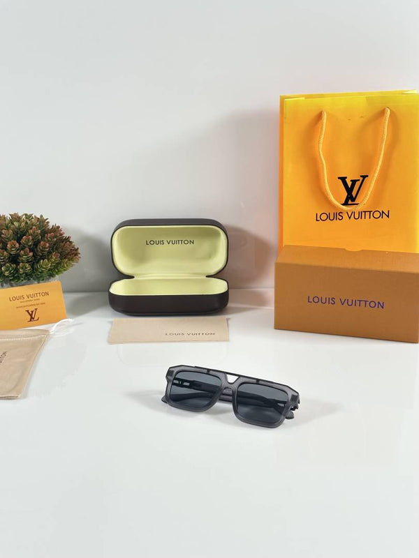 Louis Vuitton_121_Grey