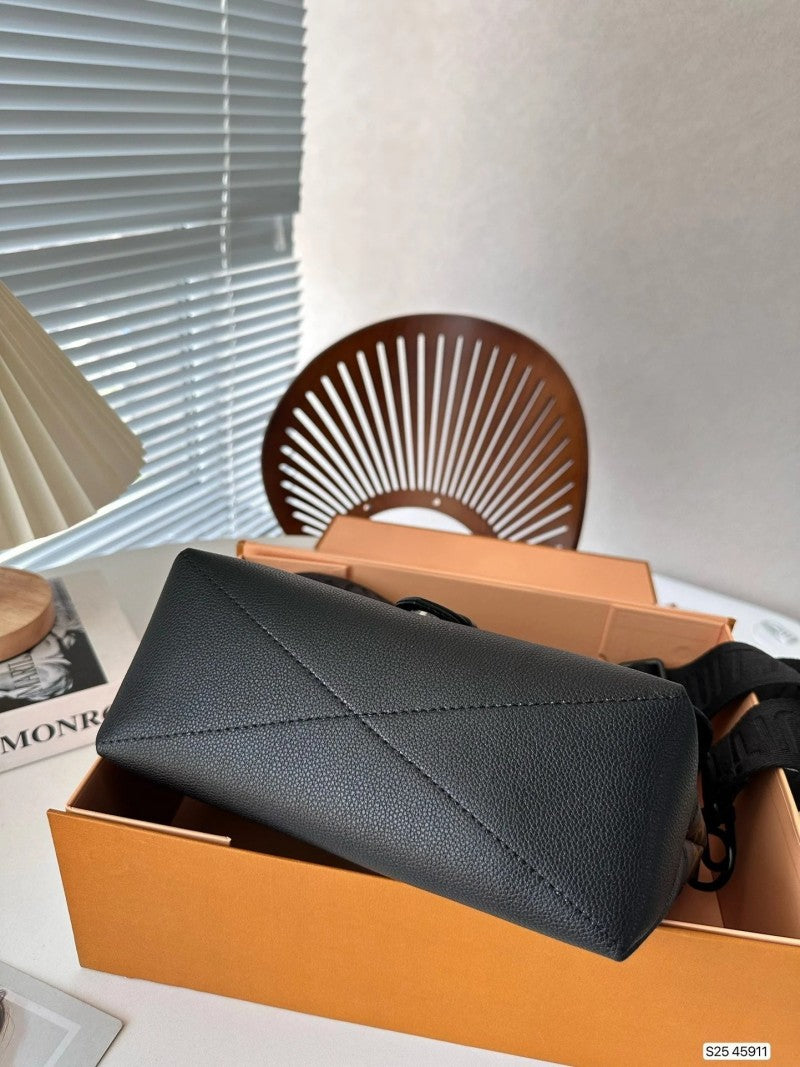 Louis Vuitton_LV Saumur Messenger Monogram Eclipse With Dust Bag (Brown - 420)