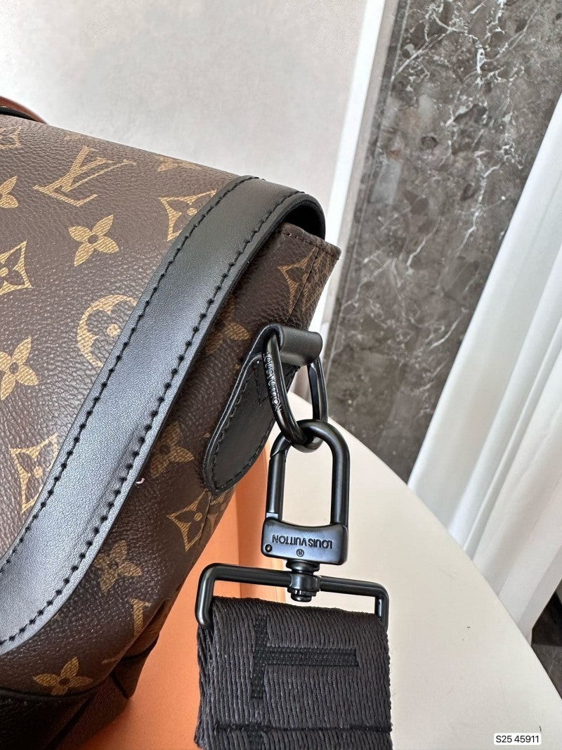 Louis Vuitton_LV Saumur Messenger Monogram Eclipse With Dust Bag (Brown - 420)