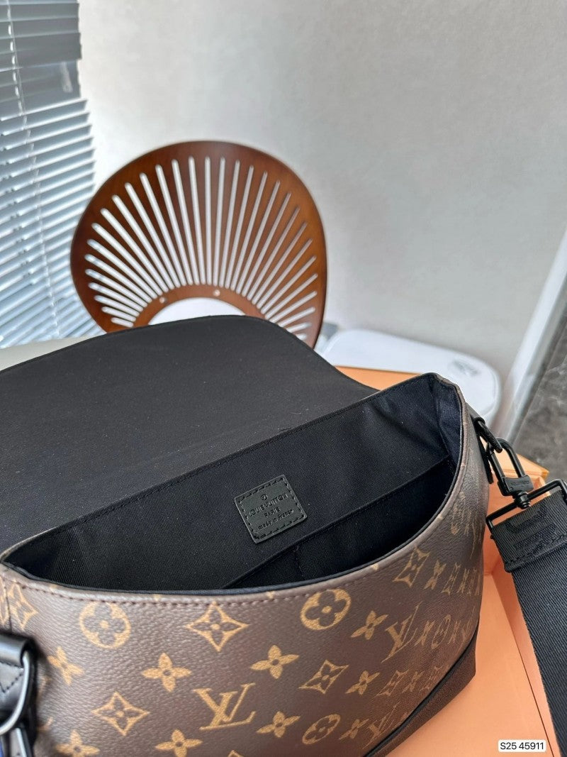 Louis Vuitton_LV Saumur Messenger Monogram Eclipse With Dust Bag (Brown - 420)