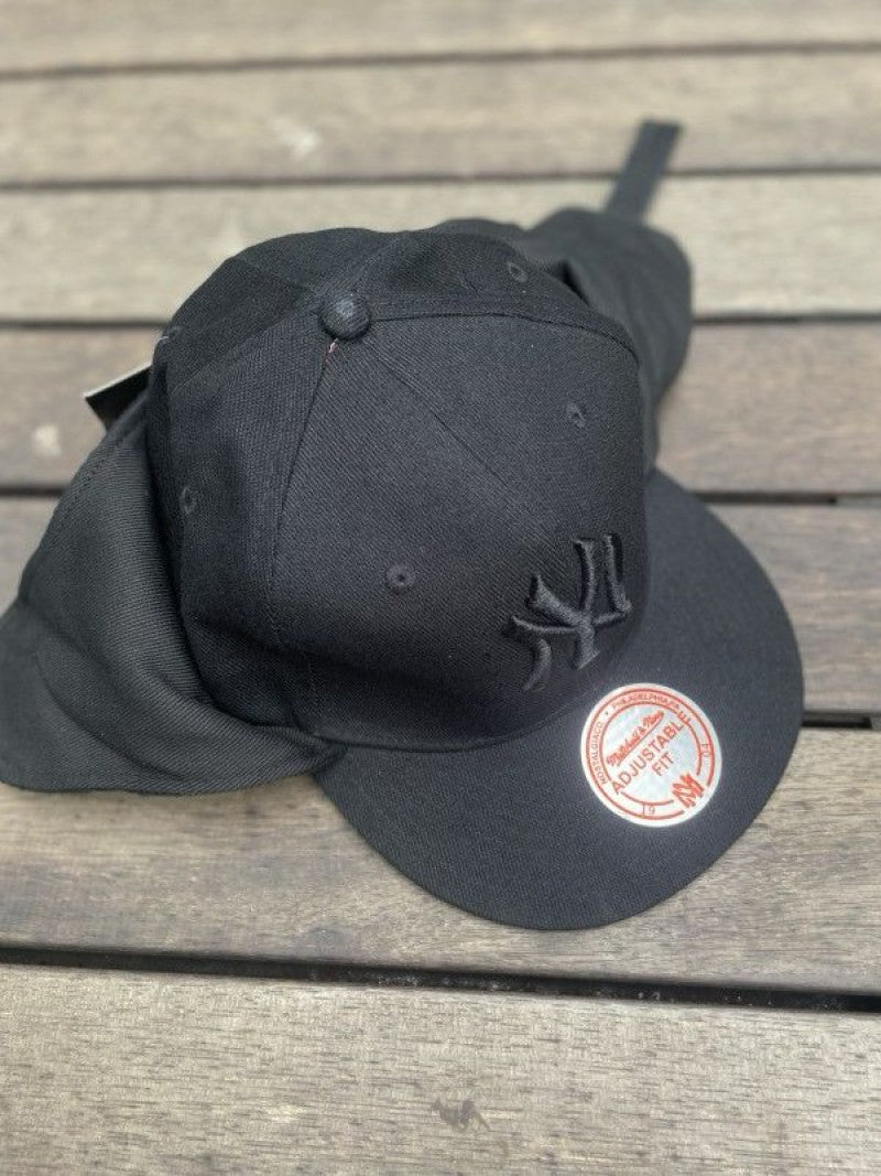 New York Yankees All Black Winter Edition Cap (With Safety box)