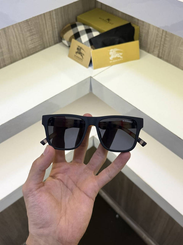 Burberry 4395 Store article sunglass