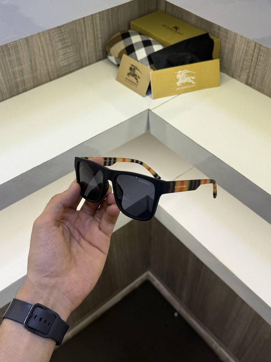 Burberry 4395 Store article sunglass
