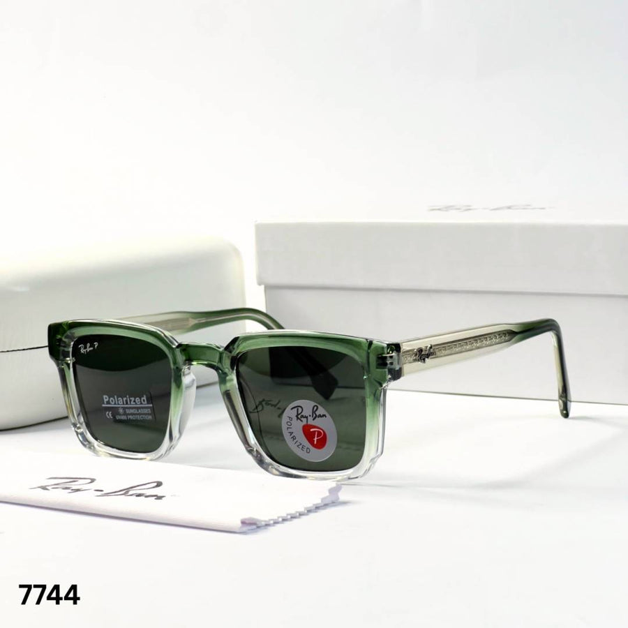 Ray-Ban 7744 green