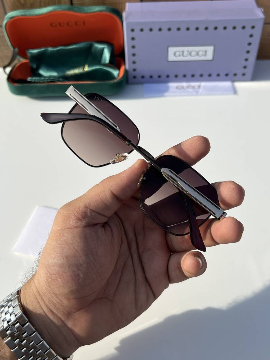 Gucci_526_gold_brown