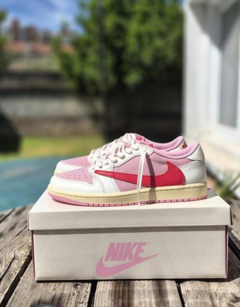 Nike AIR JORDAN 1 TRAVIS SCOTT TROPICAL PINK