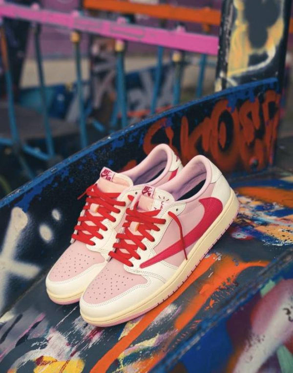Nike AIR JORDAN 1 TRAVIS SCOTT TROPICAL PINK