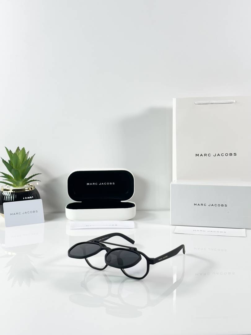 Marc Jacobs 1005 Flip Mate Black White