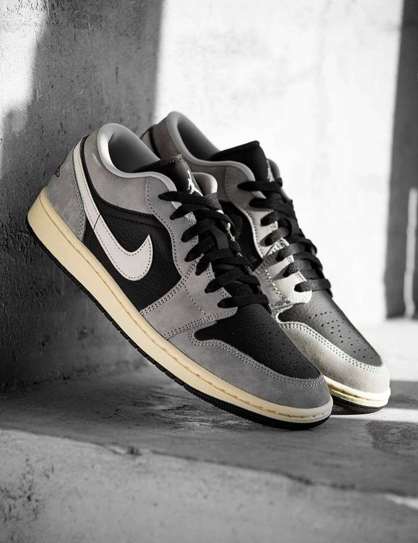Nike AIR JORDAN 1 LOW LIGHT SMOKE GREY OFF NOIR
