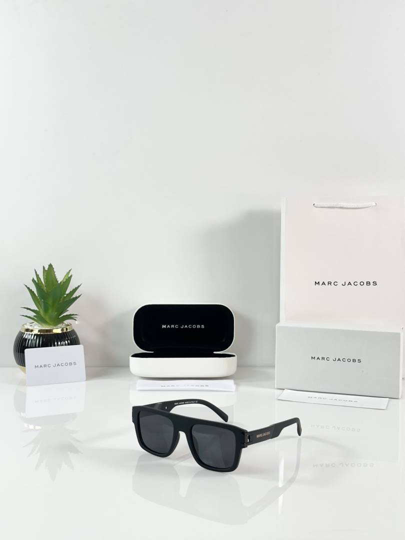 Marc Jacobs 1004 Black