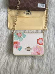 Coach_122_White_ChainOnWallet_With_OriginalBox_DustCover_BrandCard