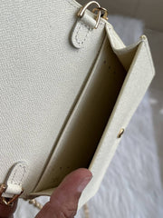 Coach_122_White_ChainOnWallet_With_OriginalBox_DustCover_BrandCard