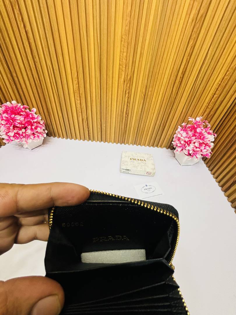 105 PRADDA PREMIUM QUALITY WALLET