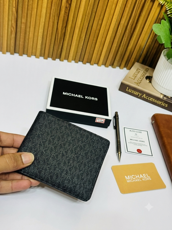 110 MK MICHAEL KORRS PREMIUM QUALITY WALLET