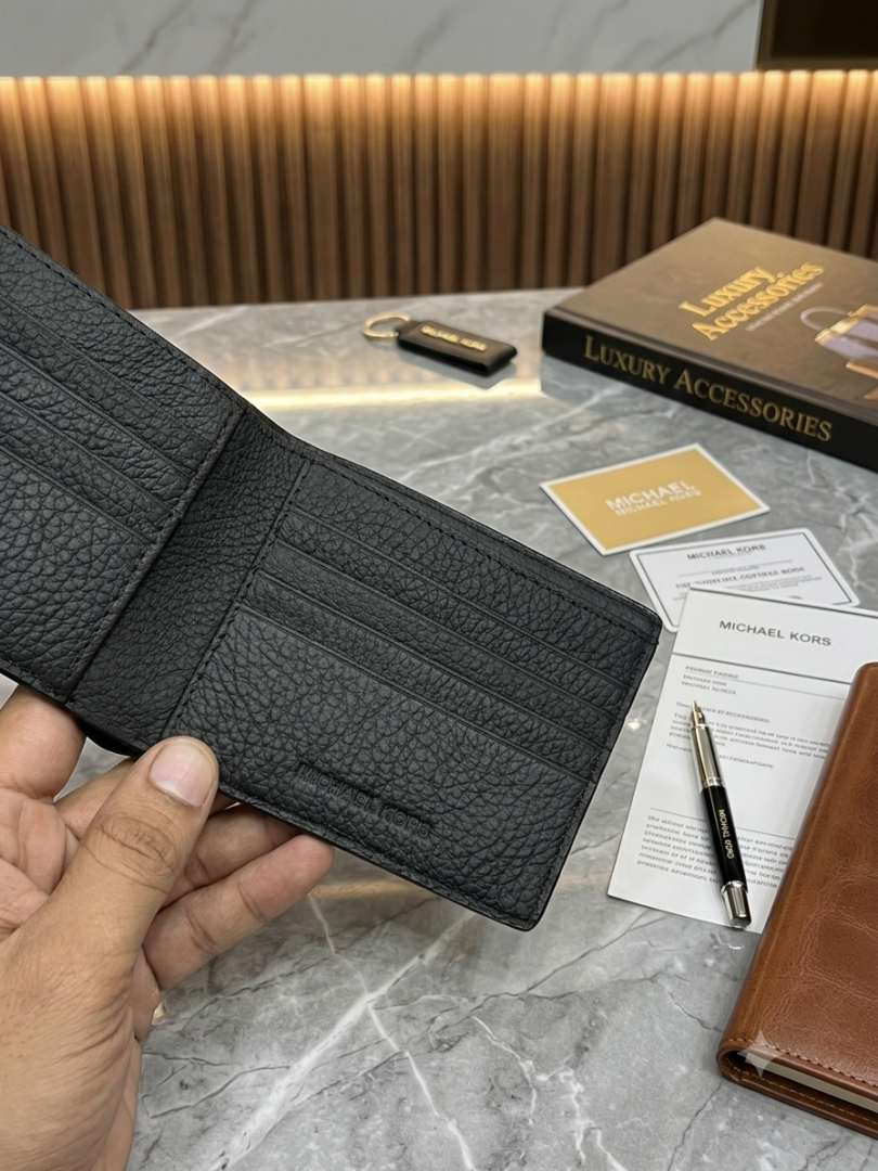 110 MK MICHAEL KORRS PREMIUM QUALITY WALLET