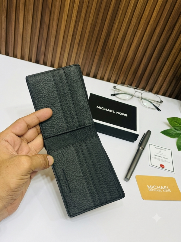 110 MK MICHAEL KORRS PREMIUM QUALITY WALLET