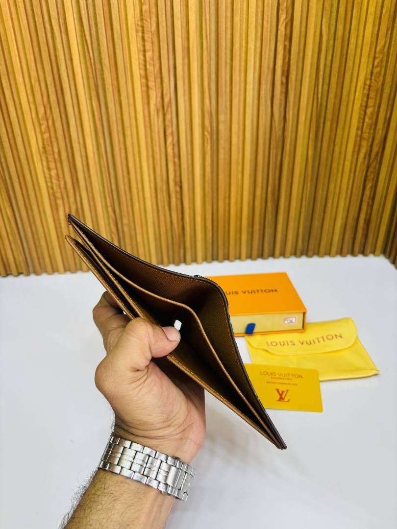 136 LV LOIUS VUTTON PREMIUM QUALITY WALLET