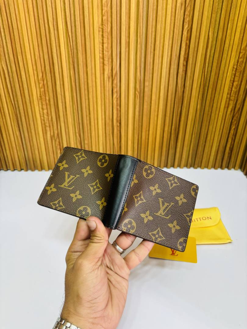 136 LV LOIUS VUTTON PREMIUM QUALITY WALLET
