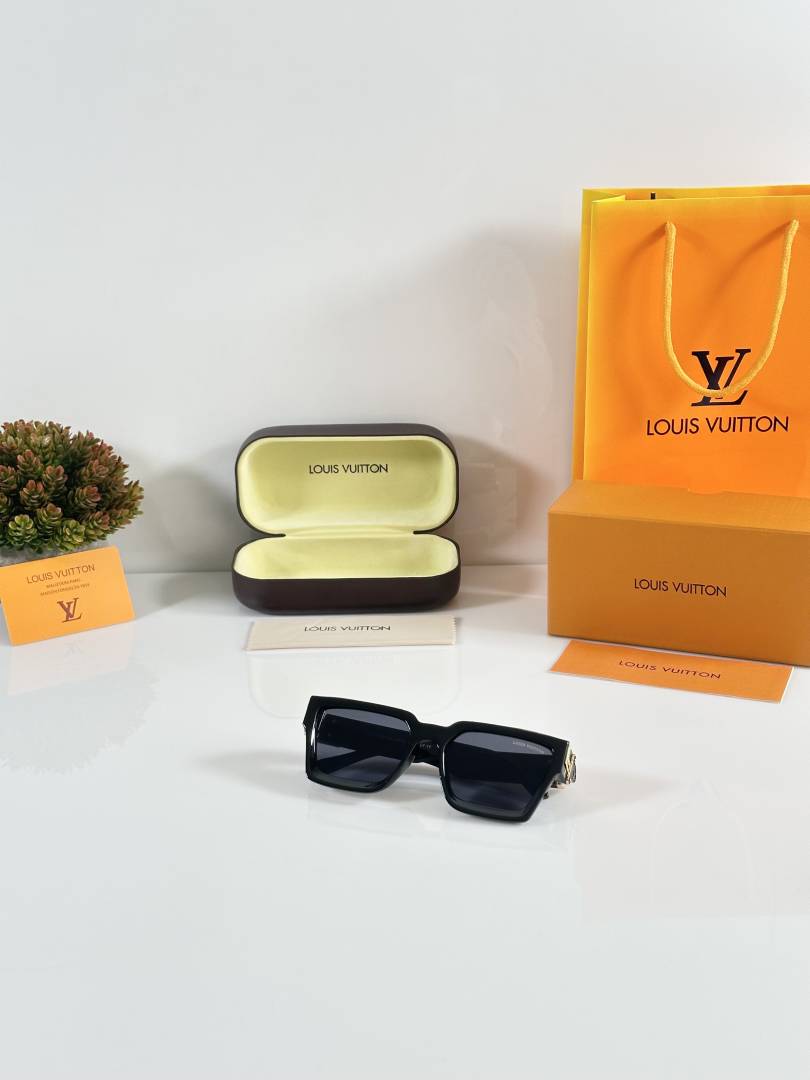 Louis Vuitton 96006 Gold Black